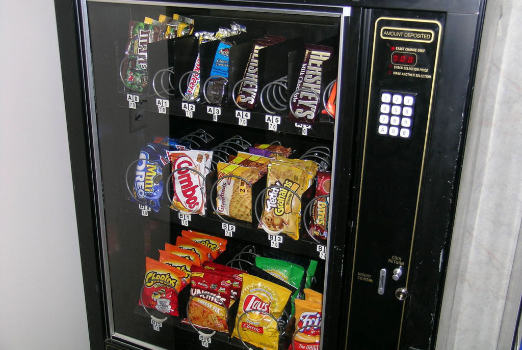 1280px-Snack_machine_3538